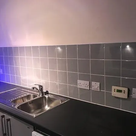 3 Bedroom Penthouse With Rooftop / Balcony & Parking * Edinburgh
