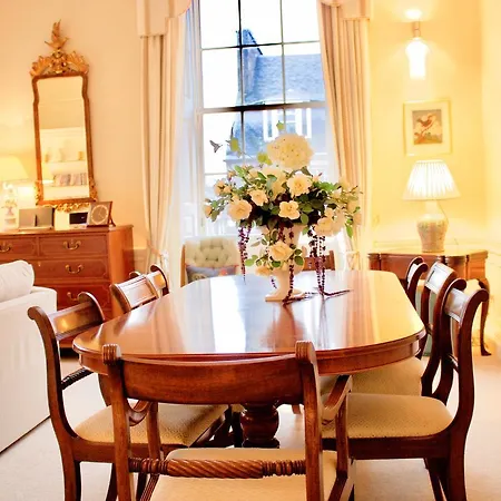 Period On Castle Street Apartament