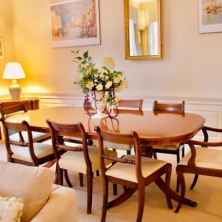 Apartament Period On Castle Street *