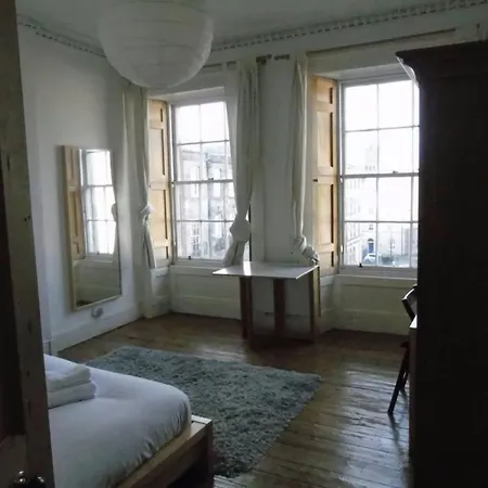 2 Bedroom In City Centre Edinburgh