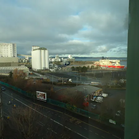 Daire 3 Bedroom Penthouse With Rooftop / Balcony & Parking Edinburgh