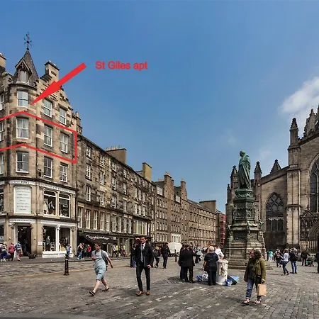 St Giles Royal Mile * אדינבורו