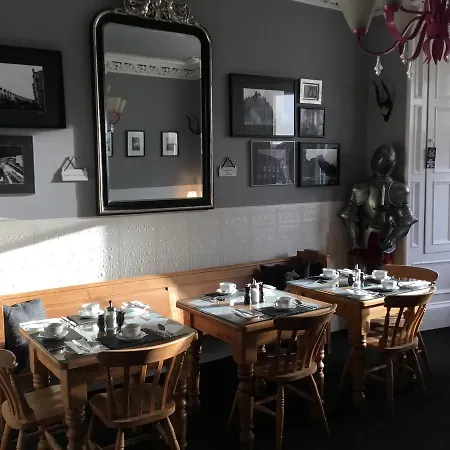Martins Guest House 3*