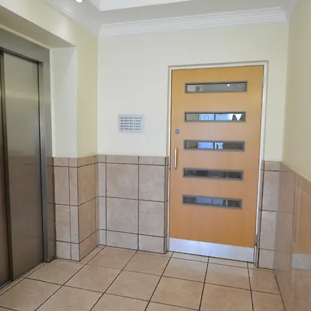 Holyrood Park - Carparking Included!