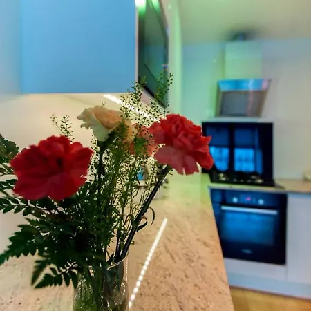 2 Bedroom Beside Castle Accommodates 6 Edinburgh