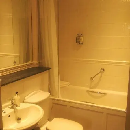 Fountain Court - Royal Garden Lägenhetshotell 4*
