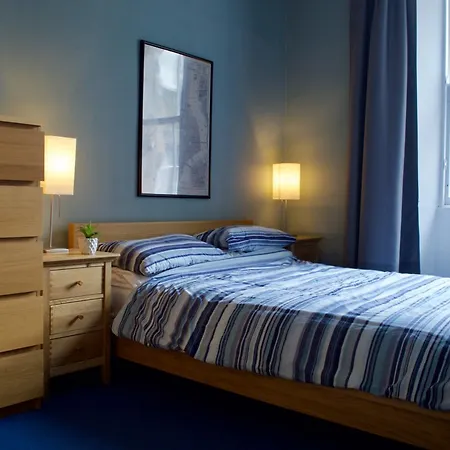 2 Bedroom Flat In Stockton Sleeps 4
