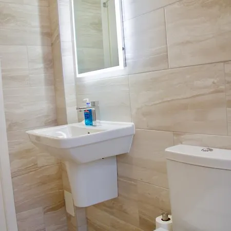 2 Bedroom Flat Off Leith Walk Accommodates 7 Edimburgo