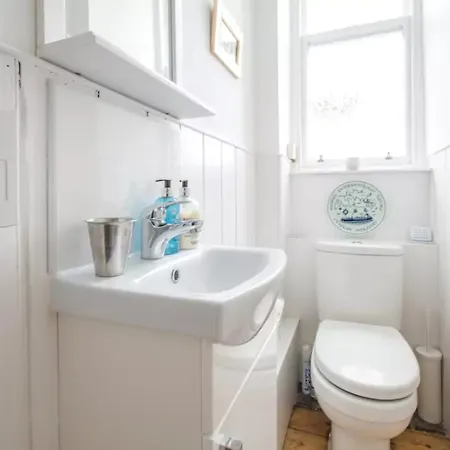 Apartment 2 Bedroom Flat 10 Minutes From The City Centre Edinburgh