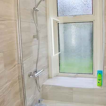 Apartamento 2 Bedroom Flat Off Leith Walk Accommodates 7 *