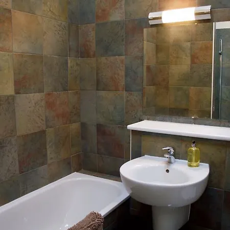 Fabulous 3 Bedroom Flat With Castle Views Edinburgh