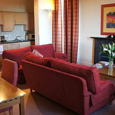 Fountain Court - Royal Garden Lägenhetshotell