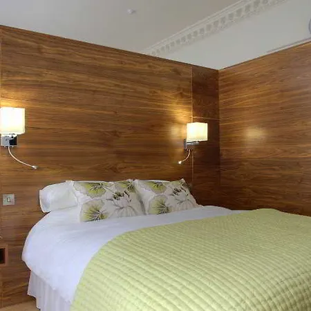 Clarendon Luxury Hotel