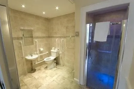 Castle Street 3*