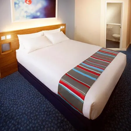 Travelodge Queen Street 3* Эдинбург