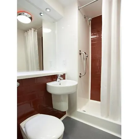 Travelodge Queen Street Отель