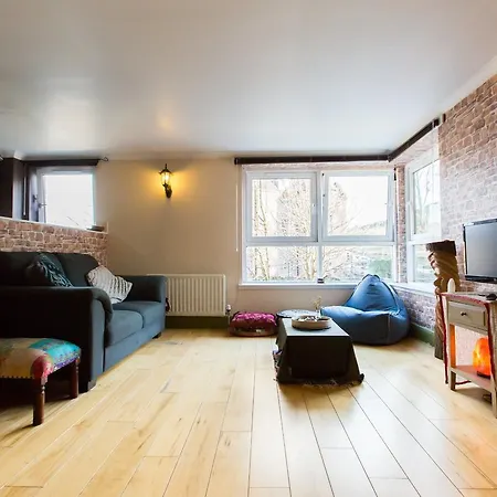 Charming 2br Flat For 4 Overlooking Holyrood Park * Edinburgh