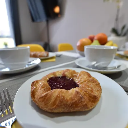 St Patrick Square Main Door Appartement