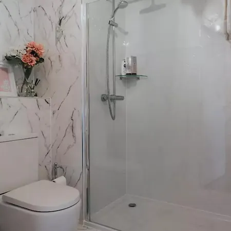 Spacious Flat Near Murrayfield - Sleeps 4 Lägenhet *