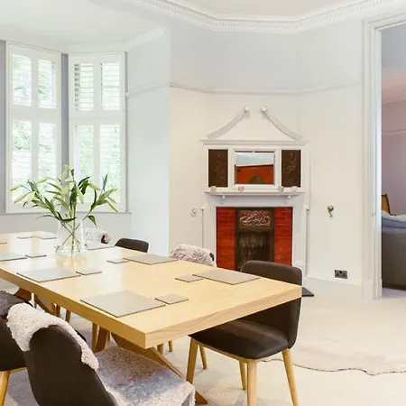 Apartament Ramsay Gardens - Grand 4-bedroom Next To Castle