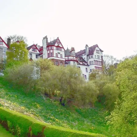 Ramsay Gardens - Grand 4-bedroom Next To Castle Apartament Edynburg