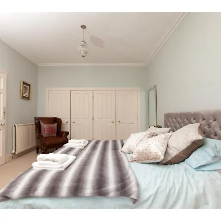 Lovely 3br Garden Flat For 5 Within City Centre