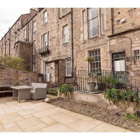 Lovely 3br Garden Flat For 5 Within City Centre *