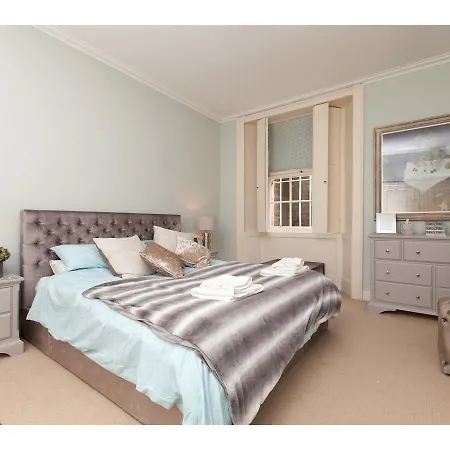 Lovely 3br Garden Flat For 5 Within City Centre