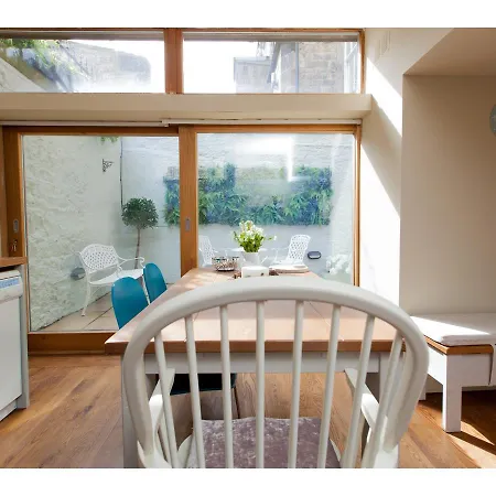 Lovely 3br Garden Flat For 5 Within City Centre * Edimburgo