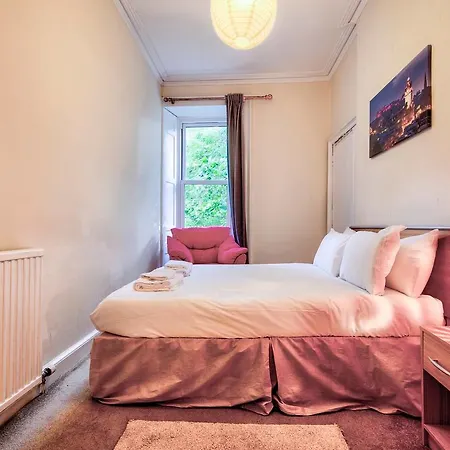 Spacious 4 Bedroom On The South Side