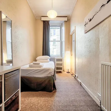 Spacious 4 Bedroom On The South Side Apartment Edinburgh