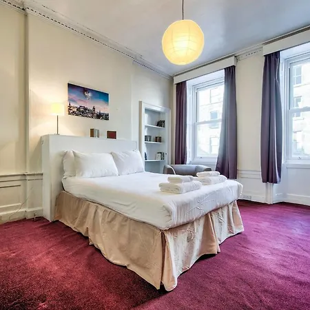 Apartment Spacious 4 Bedroom On The South Side