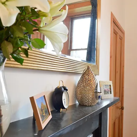 Modern Flat In Central * Edinburgh