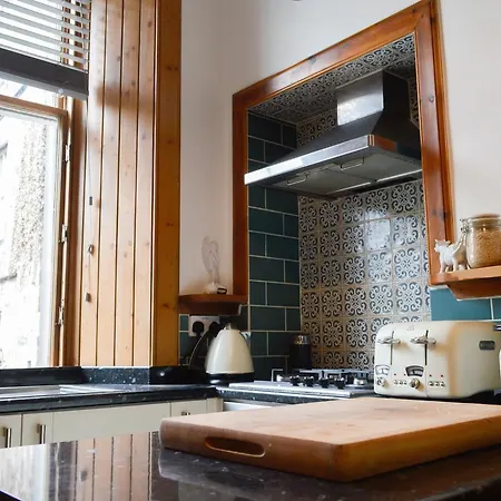 Modern Flat In Central Edinburgh