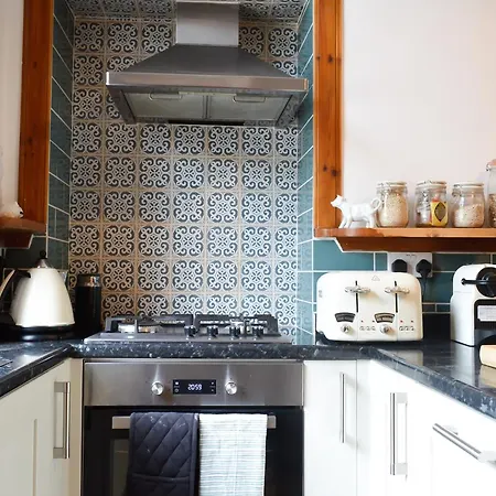 Modern Flat In Central Edinburgh