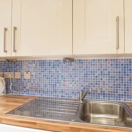 Apartment Stunning 2 Bed Near Haymarket With Pool Edinburgh