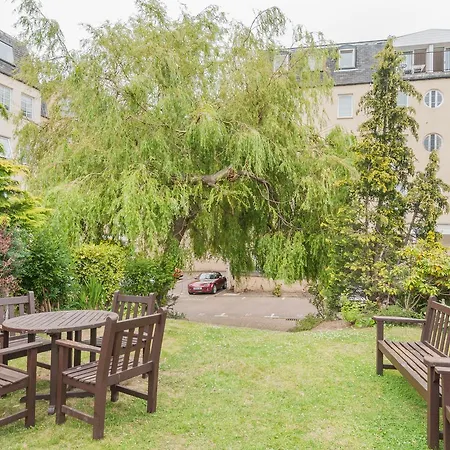 Stunning 2 Bed Near Haymarket With Pool *