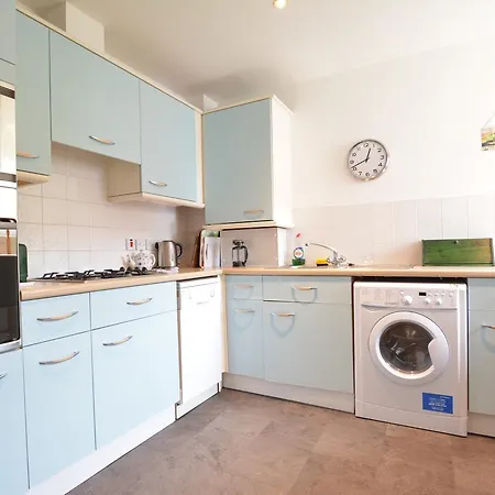 Apartament Holyrood Park - Carparking Included! *