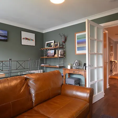 Holyrood Park - Carparking Included! Apartament *