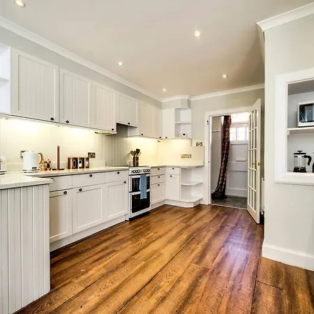 Altido Quiet Mews House W Parking Apartment