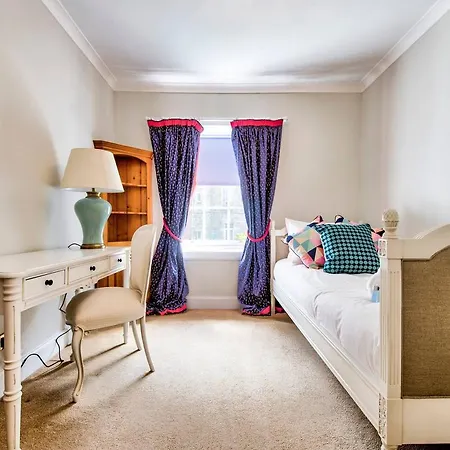 Altido Quiet Mews House W Parking Apartment