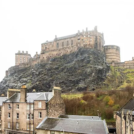 Ultimate Location! Royal Mile 1-bed