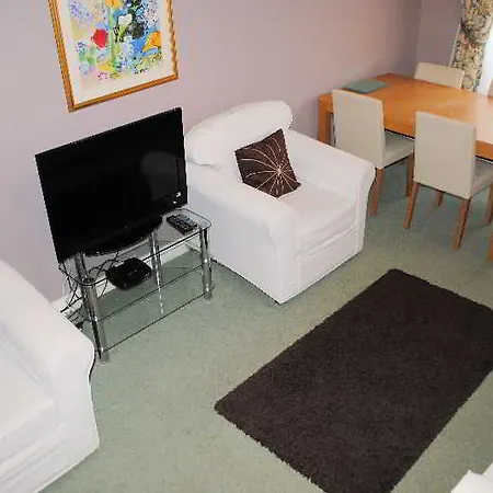 Edinburgh Aparthotel 4*