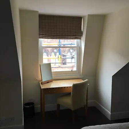 Fountain Court - Royal Garden