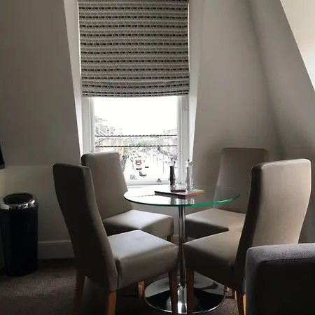 Fountain Court - Royal Garden Lägenhetshotell 4*