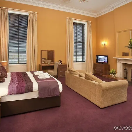 Hotel New Town 3*