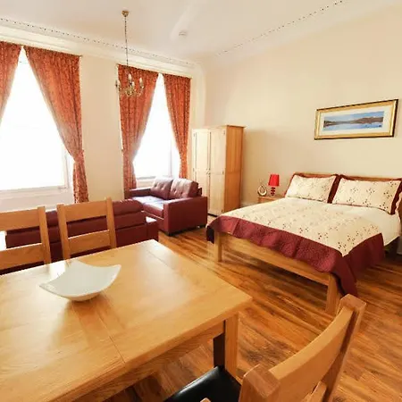 Aparthotel Edinburgh City Suites 4*
