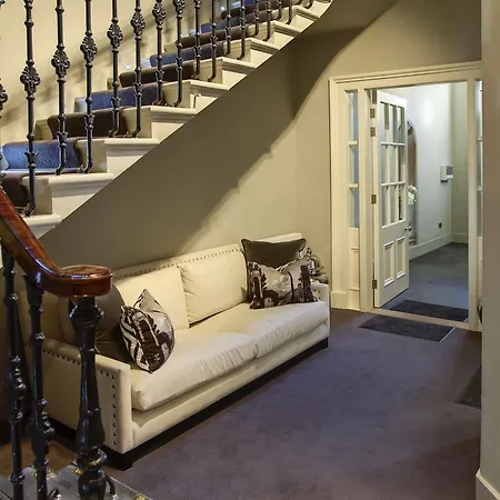 Clarendon Luxury Apartmán *