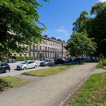 Colonial Victorian Apartment, Fab Central Location