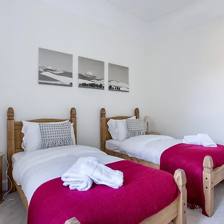 Colonial Victorian Apartment, Fab Central Location Apartment *